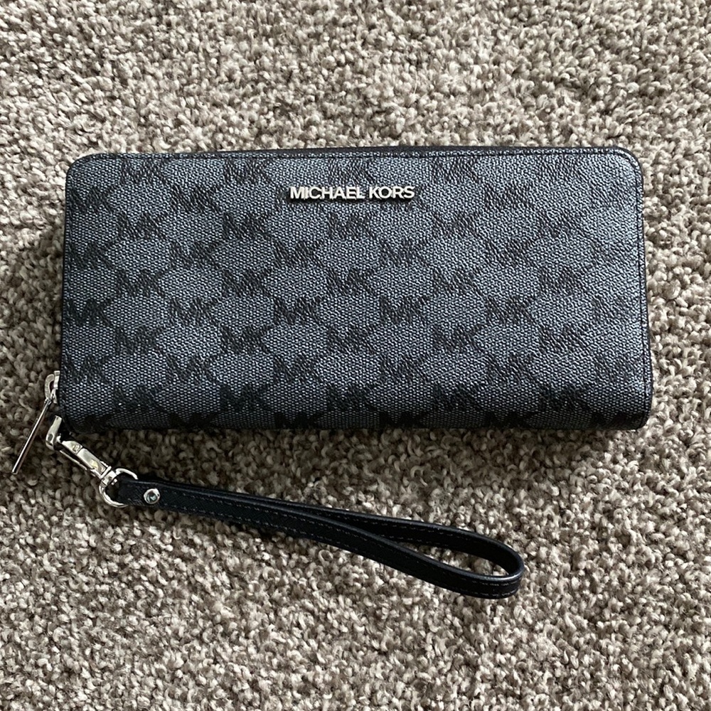 Michael Kors Wallet MK Monogram